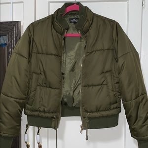 Khaki puffer jacket💚